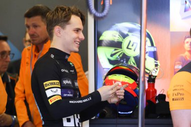 MELBOURNE, AUSTRALIA - 31 Mart: Avustralyalı Oscar Piastri Avustralya 'nın Melbourne kentindeki Albert Park' ta düzenlenen 2023 Avustralya Grand Prix 'sinde McLaren MCL36' ya bindi.