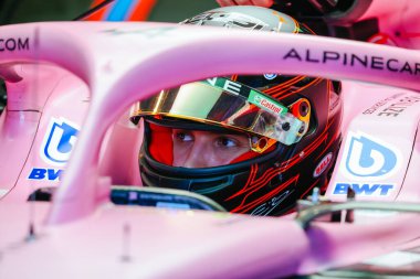 MELBOURNE, AUSTRALIA - 31 Mart: Fransa 'nın Esteban Ocon' u, 31 Mart 2023 'te Avustralya Formula 1 Grand Prix' inde yapılan antrenman sırasında Alp A523 Renault 'yu sürüyor.