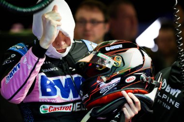 MELBOURNE, AUSTRALYA - 31 Mart 2023 Avustralya Formula 1 Grand Prix 'inde yapılan antrenman sırasında Fransa' nın Alp F1 takımının Esteban Ocon 'u