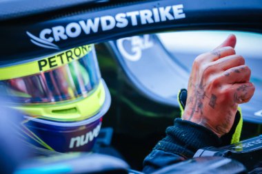 MELBOURNE, AUSTRALIA - 31 Mart 31: Lewis Hamilton Avustralya 'nın Melbourne kentindeki Albert Park' ta 2023 Avustralya Grand Prix 'sinde Mercedes AMG Petronas F1 Team W13' ü sürdü.
