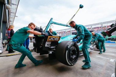 MELBOURNE, AUSTRALIA - 31 Mart: Kanada 'dan Lance Stroll Avustralya' nın Melbourne kentindeki Albert Park 'ta 2023 Avustralya Grand Prix' sinde Aston Martin AMR23 Mercedes kullanıyor.