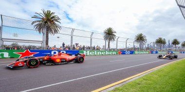 MELBOURNE, AUSTRALIA - APRIL 01: Monaco 'dan Charles Leclerc, Avustralya' nın Melbourne kentindeki Albert Park 'ta düzenlenen 2023 Avustralya Grand Prix' inde Ferrari SF-23 kullanıyor.