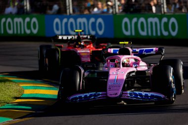 MELBOURNE, AUSTRALIA - 2 Nisan 2023 tarihinde Avustralya 'nın Melbourne şehrinde gerçekleştirilen 2023 Avustralya Grand Prix' sinde Fransız Pierre Gasly Alpine A523 Renault 'u sürüyor..