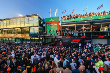 MELBOURNE, AUSTRALYA - 2 Nisan 2023 Avustralya Formula 1 Grand Prix 'indeki yarıştan sonra podyum atmosferi