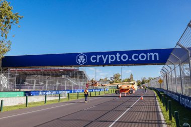MELBOURNE, AUSTRALYA - 17 Mart 2022: 30 Mart - 2 Nisan 2023 tarihleri arasında düzenlenecek 2023 Formula 1 Avustralya Grand Prix 'si için pist yapımı ve hazırlıkları.