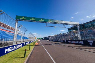 MELBOURNE, AUSTRALYA - 17 Mart 2022: 30 Mart - 2 Nisan 2023 tarihleri arasında düzenlenecek 2023 Formula 1 Avustralya Grand Prix 'si için pist yapımı ve hazırlıkları.