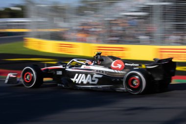 Almanya 'dan Nico Hulkenberg, Avustralya' nın Melbourne şehrinde 2 Nisan 2023 tarihinde gerçekleştirilen 2023 Avustralya Grand Prix 'sinde Haas F1 VF-23 Ferrari' sini sürüyor..