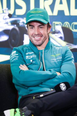 MELBOURNE, AUSTRALIA - 30 Mart 2023 Avustralya Formula 1 Grand Prix 'inde düzenlenen basın toplantısında İspanya' dan Fernando Alonso
