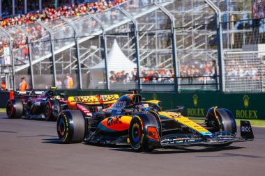 Avustralyalı Oscar Piastri, 2023 Avustralya Grand Prix 'si sırasında 2 Nisan 2023' te Avustralya 'nın Melbourne kentinde Albert Park' ta McLaren MCL36 'yı sürüyor..