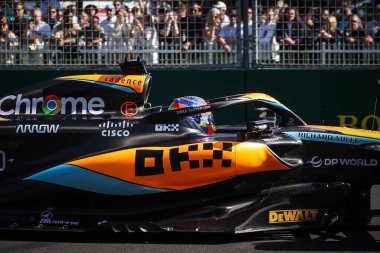 Avustralyalı Oscar Piastri, 2023 Avustralya Grand Prix 'si sırasında 2 Nisan 2023' te Avustralya 'nın Melbourne kentinde Albert Park' ta McLaren MCL36 'yı sürüyor..