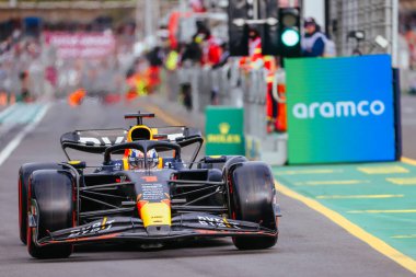 Hollanda 'dan Max Verstappen, Avustralya' nın Melbourne kentinde düzenlenen 2023 Avustralya Grand Prix 'sinde Oracle Red Bull Racing RB19' u sürüyor.