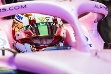 MELBOURNE, AUSTRALIA - 2 Nisan 2023 tarihinde Avustralya 'nın Melbourne şehrinde gerçekleştirilen 2023 Avustralya Grand Prix' sinde Fransız Pierre Gasly Alpine A523 Renault 'u sürüyor..