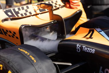 MELBOURNE, AUSTRALYA - 2 Nisan 2023 Avustralya Formula 1 Grand Prix 'inde yarış başlamadan önce McLaren Formula 1 Takımı