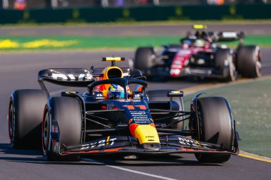 Meksika 'dan Sergio Perez, Avustralya' nın Melbourne şehrinde 2 Nisan 2023 tarihinde gerçekleştirilen 2023 Avustralya Grand Prix 'sinde Oracle Red Bull Racing RB19' u sürüyor..