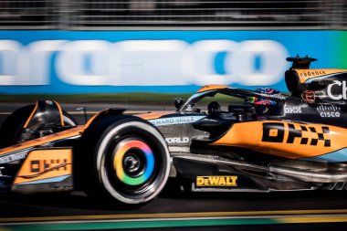 Avustralyalı Oscar Piastri, 2023 Avustralya Grand Prix 'si sırasında 2 Nisan 2023' te Avustralya 'nın Melbourne kentinde Albert Park' ta McLaren MCL36 'yı sürüyor..