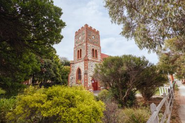 PORT ELLIOT, AUSTRALIA - 14 Nisan 2023: Fleurieu Yarımadası, Güney Avustralya, Avustralya 'da fırtınalı bir sonbahar gününde tarihi Port Elliot' un ikonik mimarisi