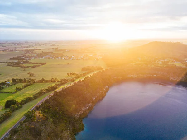 stock image The rural town of Mt Gambier and its famous Blue Lake crater on a sunny autumn day in South Australia, Australia