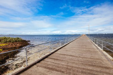 PORT MACDONNELL, AUSTRALIA - 9 Nisan 2023: Sea Parade ve Port Mac Jetty çevresindeki sahil manzaraları Güney Avustralya, Port Macdonnell, Avustralya