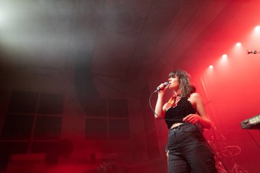 MELBOURNE, AUSTRALIA - 5 Mayıs: Avustralyalı müzik grubu Clews, Holy 'nin 5 Mayıs 2023' te Melbourne, Avustralya 'daki The Northcote Theatre' daki ulusal turnesinde Holy 'i destekledi.