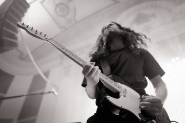 Avustralyalı müzik grubu Holy Holy, 5 Mayıs 2023 'te Melbourne, Avustralya' daki The Northcote Theatre 'da Messed Up ulusal turnesini gerçekleştirdi.