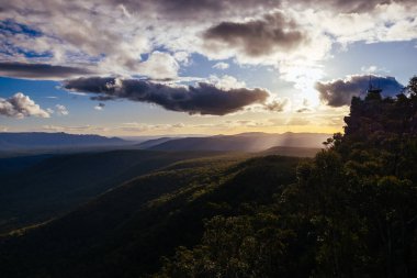Grampians, Victoria, Avustralya 'da gün batımında Reeds Gözcü ve Yangın Kulesi manzarası
