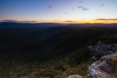 Grampians, Victoria, Avustralya 'da gün batımında Reeds Gözcü ve Yangın Kulesi manzarası