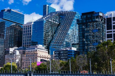 MELBOURNE, AUSTRALIA - 31 Ekim 2021: Melbourne, Victoria, Avustralya 'daki Melbourne CBD' den Collins Kemer yerleşim binasının mimari ve inşaatı