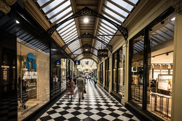 メルボルン オーストラリア 2022年3月5日 オーストラリア ビクトリア州メルボルンのブルーク セントにある象徴的なロイヤルアーケード商店街 — ストック写真