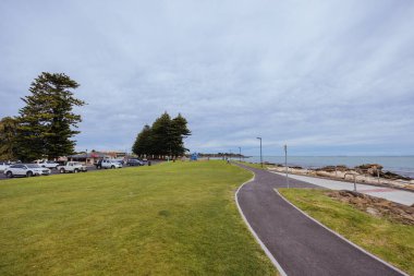 ROBE AUSTRALIA - 11 Nisan 2023: Mundy Terrace yakınlarında fırtınalı bir sonbahar gününde Güney Avustralya, Avustralya 'da tarihi Cübbe' nin ikonik mimarisi