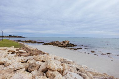 ROBE AUSTRALIA - 11 Nisan 2023: Mundy Terrace yakınlarında fırtınalı bir sonbahar gününde Güney Avustralya, Avustralya 'da tarihi Cübbe' nin ikonik mimarisi