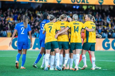 MELBOURNE, AUSTRALYA - 14 Temmuz 2023 tarihinde Avustralya, Dünya Kupası 2023 'te Fransa' ya karşı atılan Mary Fowler 'ı kutladı.