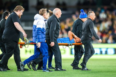 MELBOURNE, AUSTRALIA - 14 Temmuz: Avustralyalı Hayley Raso ile oynanan ve Avustralya 'nın 14 Temmuz 2023' te oynanan Dünya Kupası dostluk maçında Fransa 'ya karşı oynadığı mücadele sonrasında Fransız Selma Bacha yaralandı