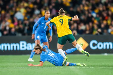 MELBOURNE, AUSTRALIA - 14 Temmuz: Avustralyalı Caitlin Foord, Avustralyalı Aissatou Tounkara tarafından, Avustralya 'nın 14 Temmuz 2023 tarihinde oynanan Dünya Kupası' nda Fransa ile oynadığı play off dostluk maçında yenildi.