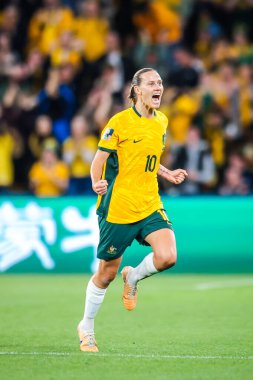 BRISBANE, AUSTRALIA - 27 Temmuz 2023 'te Avustralya' nın Brisbane Stadyumu 'nda oynanan FIFA Dünya Kadınlar Kupası' nda Nijerya 'ya karşı attığı golü Avustralyalı Emily VAN EGMOND kutluyor.