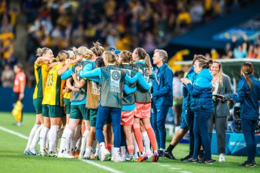 BRISBANE, AUSTRALIA - 27 Temmuz 2023 'te Avustralya' nın Brisbane Stadyumu 'nda oynanan FIFA Dünya Kadınlar Kupası' nda Nijerya 'ya karşı attığı golü Avustralyalı Emily VAN EGMOND kutluyor.