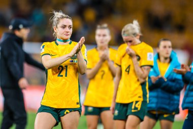 BRISBANE, AUSTRALIA - 27 Temmuz 2023 tarihinde Brisbane Stadyumu 'nda oynanan FIFA Dünya Kupası' nda Avustralya 'ya yenilen Avustralya taraftarlarına teşekkür eder.