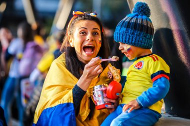 MELBOURNE, AUSTRALIA - 08 Ağustos 2023 'te Melbourne Dikdörtgen Stadyumu' nda oynanan FIFA Dünya Bayanlar Kupası 'nda Kolombiyalı taraftarlar Jamaika ile oynamaktadır.