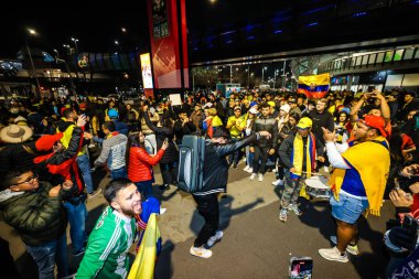 MELBOURNE, AUSTRALIA - 08 Ağustos 2023 tarihinde Melbourne Dikdörtgen Stadyumu 'nda oynanan FIFA Dünya Kadınlar Kupası' nda Kolombiya 'yı yenen taraftarlar, Jamaika' yı kutluyor.