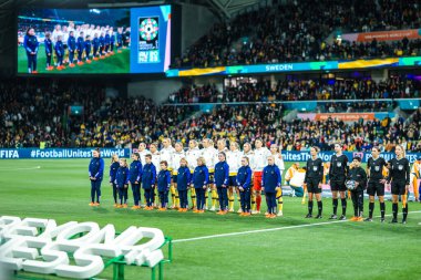 MELBOURNE, AUSTRALIA - 06 Ağustos 2023 tarihinde Melbourne Dikdörtgen Stadyumu 'nda oynanan FIFA Dünya Bayanlar Kupası' nda İsveç ABD ile oynamadan önce takımlar ulusal marş için sıraya girdiler.