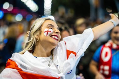 SYDNEY, AUSTRALIA - 20 Ağustos 2023 tarihinde Avustralya 'nın Yeni Zelanda Stadyumu' nda oynanan FIFA Dünya Kadınlar Kupası finalinde İspanya 'dan önce taraftarlar İngiltere ile oynuyorlar.