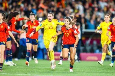 SYDNEY, AUSTRALIA - 20 AĞUSTRALIA: İspanyol oyuncular 20 Ağustos 2023 'te Avustralya Yeni Zelanda Stadyumu' nda oynanan FIFA Kadınlar Dünya Kupası finalinde İngiltere 'yi yenmeyi kutladılar.