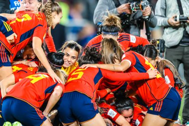 SYDNEY, AUSTRALIA - 20 AĞUSTRALIA: İspanyol oyuncular 20 Ağustos 2023 'te Avustralya Yeni Zelanda Stadyumu' nda oynanan FIFA Kadınlar Dünya Kupası finalinde İngiltere 'yi yenmeyi kutladılar.