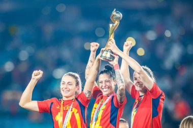 SYDNEY, AUSTRALIA - 20 AĞUSTRALIA: İspanyol oyuncular 20 Ağustos 2023 'te Avustralya Yeni Zelanda Stadyumu' nda oynanan FIFA Kadınlar Dünya Kupası finalinde İngiltere 'yi yendikten sonra kutladılar.