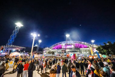 SYDNEY, AUSTRALIA - 20 AĞUSTRALIA: İspanya, 20 Ağustos 2023 tarihinde Avustralya Stadyumu 'nda oynanan FIFA Dünya Kadınlar Kupası finalinde İngiltere ile oynamadan önce taraftarlar Avustralya Stadyumu' nda toplandılar.