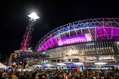 SYDNEY, AUSTRALIA - 20 AĞUSTRALIA: İspanya, 20 Ağustos 2023 tarihinde Avustralya Stadyumu 'nda oynanan FIFA Dünya Kadınlar Kupası finalinde İngiltere ile oynamadan önce taraftarlar Avustralya Stadyumu' nda toplandılar.