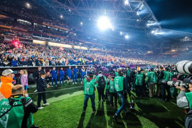 SYDNEY, AUSTRALIA - 20 AĞUSTRALIA: 20 Ağustos 2023 tarihinde Avustralya 'nın Yeni Zelanda Stadyumu' nda oynanan FIFA Dünya Kadınlar Kupası finalinde İspanya 'dan önce fotoğrafçı hücumu İngiltere ile oynayacak