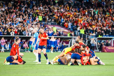 SYDNEY, AUSTRALIA - 20 AĞUSTRALIA: İspanyol oyuncular 20 Ağustos 2023 'te Avustralya Yeni Zelanda Stadyumu' nda oynanan FIFA Kadınlar Dünya Kupası finalinde İngiltere 'yi yenmeyi kutladılar.