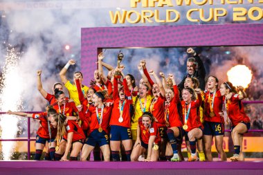 SYDNEY, AUSTRALYA - 20 AĞUSTRALIA: İspanya, 20 Ağustos 2023 tarihinde Avustralya Yeni Zelanda Stadyumu 'nda oynanan FIFA Kadınlar Dünya Kupası finalinde İngiltere' yi yenmesini kutladı.