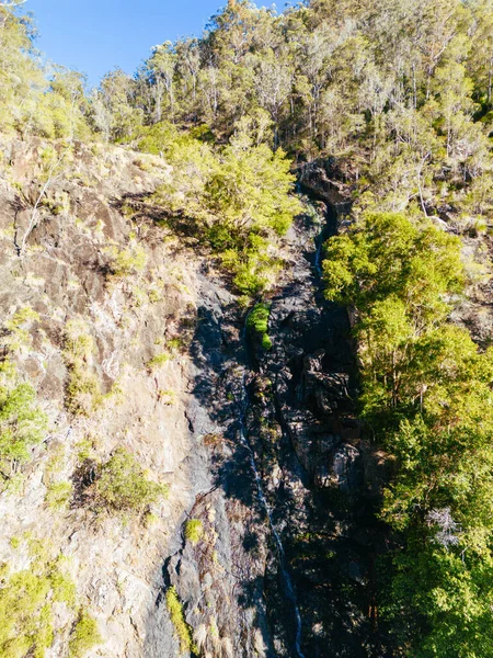 澳大利亚昆士兰州孟德维尔附近一个阳光明媚的温暖冬季 康达利拉瀑布位于康达利拉国家公园 — 图库照片