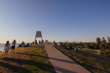 MELBOURNE, AUSTRALIA - 29 SEPT 2023: Elwood Park ve Foreshore Reserve 'deki ünlü ve popüler Point Ormond Gözcüsü Melbourne, Victoria, Avustralya' da güneşli bir bahar öğleden sonrasında
